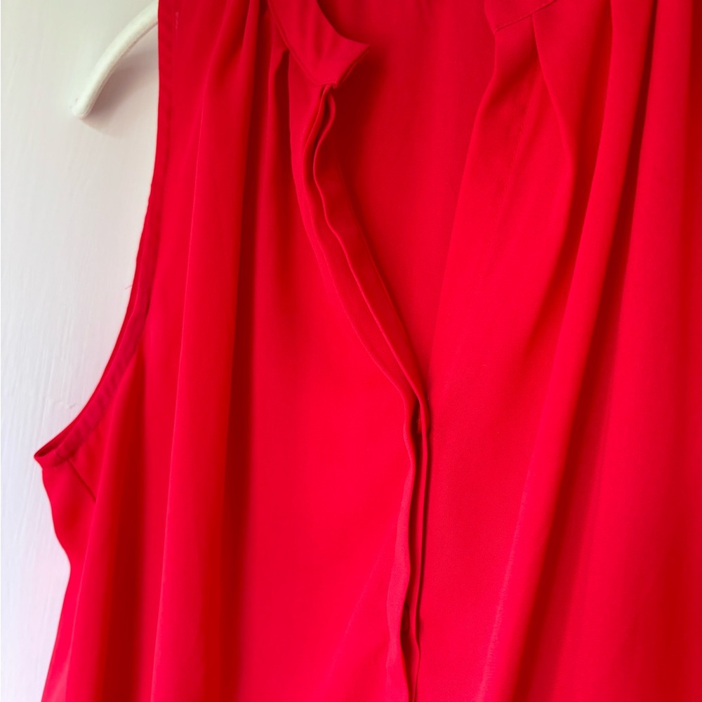Red sleeveless Collective Concepts button high-neck top - Picture 3 of 4